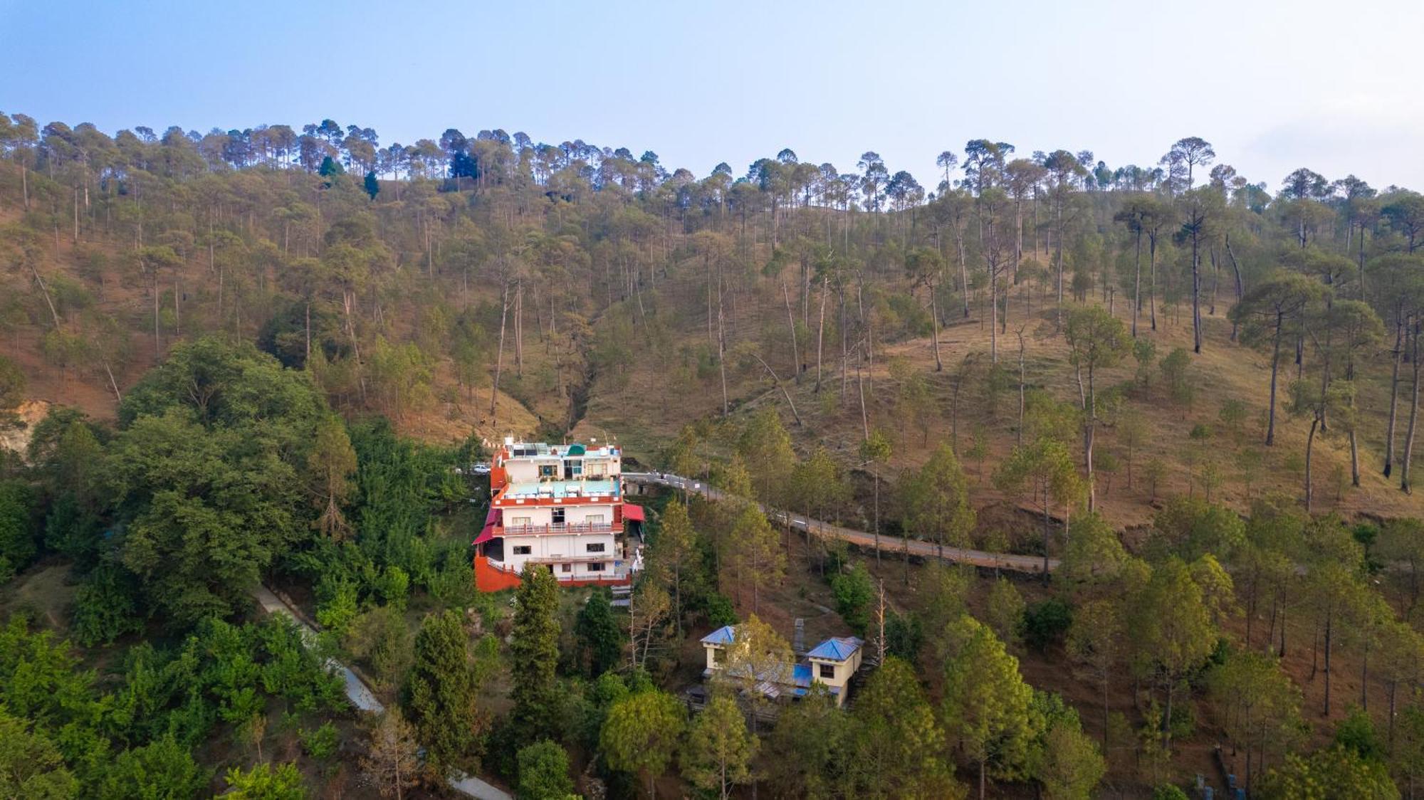 Hotel The Ranikhet Continental Esterno foto