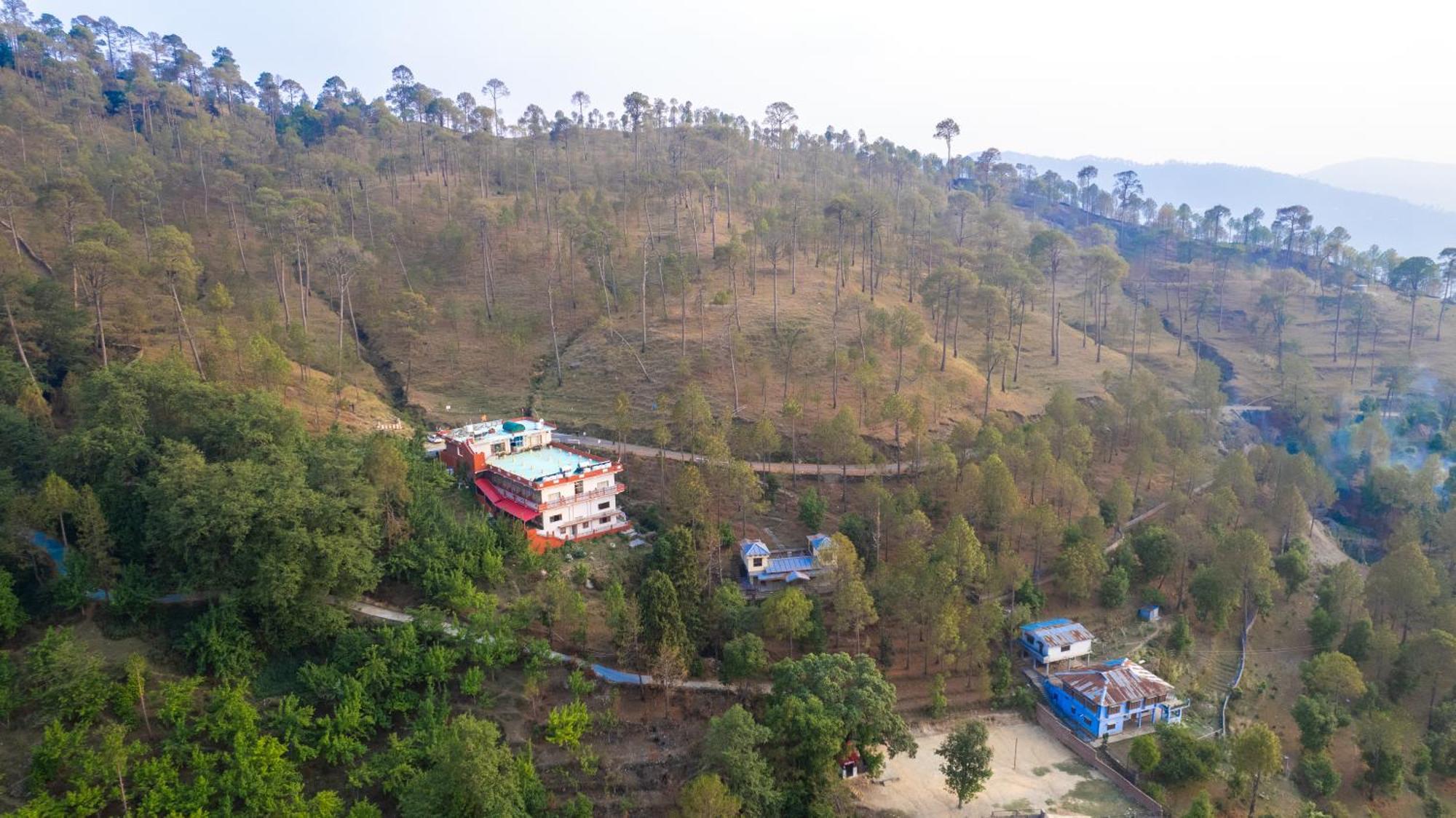 Hotel The Ranikhet Continental Esterno foto