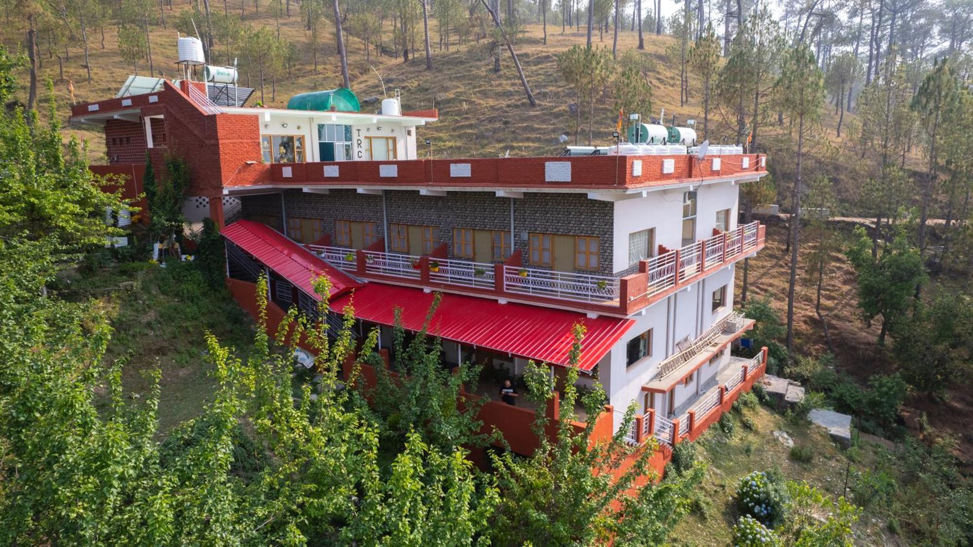 Hotel The Ranikhet Continental Esterno foto